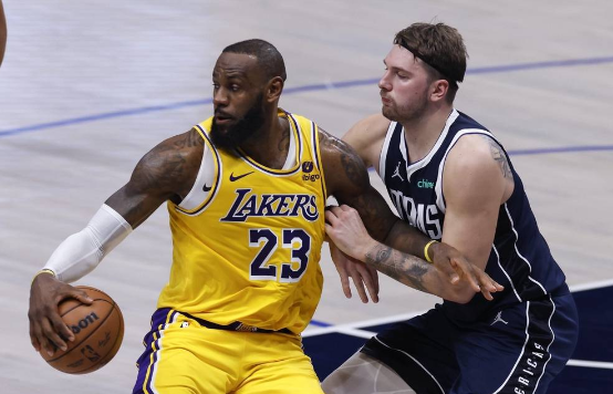 东契奇33+17詹眉空砍70分 独行侠127-125击退湖人喜迎4连胜 东契奇33+17詹眉空砍70分 独行侠127-125击退湖人喜迎4连胜