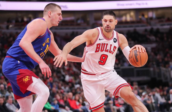 约基奇仅4分遭驱逐武切维奇26+16 雷吉25分掘金114-106胜公牛 约基奇仅4分遭驱逐武切维奇26+16 雷吉25分掘金114-106胜公牛