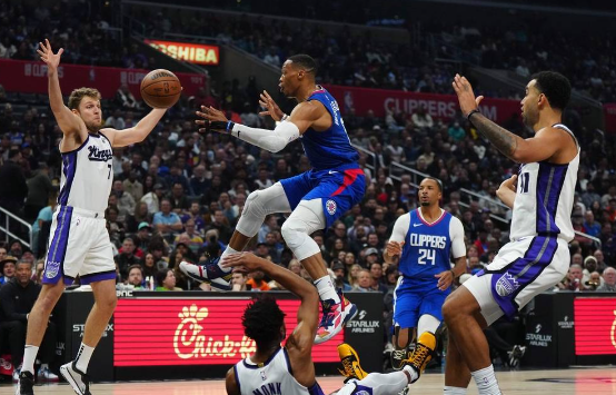 伦纳德31分小萨两双 哈登15+7快船三节打卡119-99大胜国王 伦纳德31分小萨两双 哈登15+7快船三节打卡119-99大胜国王