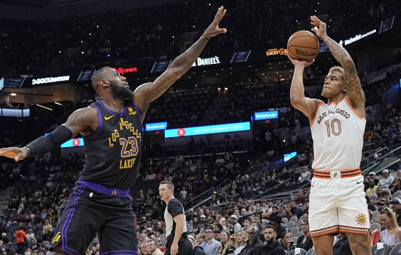 詹姆斯空砍23+7+14文班两双 马刺129-115击败湖人终结18连败 詹姆斯空砍23+7+14文班两双 马刺129-115击败湖人终结18连败