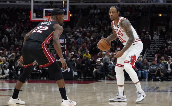 德罗赞27+5巴特勒28分准绝杀 热火118-116险胜公牛 德罗赞27+5巴特勒28分准绝杀 热火118-116险胜公牛