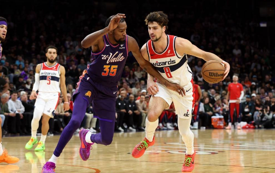 艰难取胜!杜兰特28分布克砍27+8 太阳112-108逆转奇才终结连败 艰难取胜!杜兰特28分布克砍27+8 太阳112-108逆转奇才终结连败