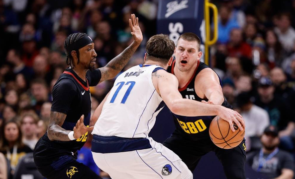 约基奇8+9+7 穆雷22分 东契奇38+11+8 掘金130-104大胜独行侠 约基奇8+9+7 穆雷22分 东契奇38+11+8 掘金130-104大胜独行侠