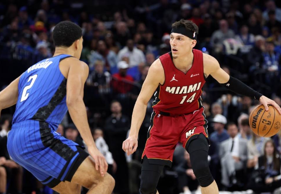 希罗28+8+7 班凯罗12中2 热火115-106终结魔术主场9连胜 希罗28+8+7 班凯罗12中2 热火115-106终结魔术主场9连胜