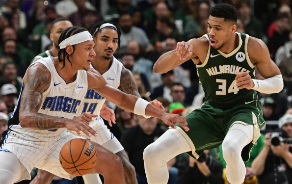 雄鹿118-114力克魔术 字母哥37+10+6 利拉德24+5+8 小瓦格纳29+6+6 雄鹿118-114力克魔术 字母哥37+10+6 利拉德24+5+8 小瓦格纳29+6+6