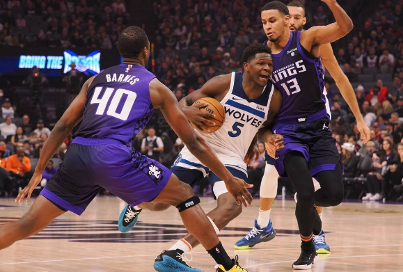 爱德华兹34+5+10 戈贝尔21+17 福克斯27+6 森林狼110-98击败国王 爱德华兹34+5+10 戈贝尔21+17 福克斯27+6 森林狼110-98击败国王