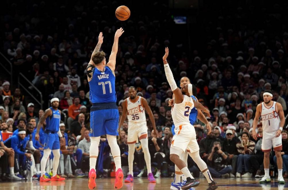 圣诞大战-东契奇50+14 杜兰特16分 独行侠128-114胜太阳 圣诞大战-东契奇50+14 杜兰特16分 独行侠128-114胜太阳