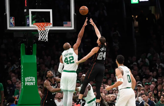 28连败创历史!波神35分塔图姆31+10 绿军128-122加时逆转活塞 28连败创历史!波神35分塔图姆31+10 绿军128-122加时逆转活塞