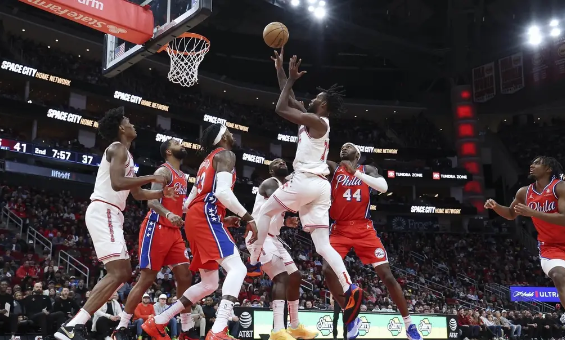 马克西狂轰42分杰伦-格林31分 76人客场131-127击退火箭 马克西狂轰42分杰伦-格林31分 76人客场131-127击退火箭