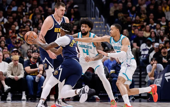 穆雷25+7 约基奇13+11+6 小桥26+9 掘金111-93大胜送黄蜂11连败 穆雷25+7 约基奇13+11+6 小桥26+9 掘金111-93大胜送黄蜂11连败