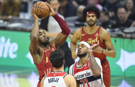 斯特鲁斯24分 阿伦17+19+7 库兹马16分 骑士140-104大胜奇才 斯特鲁斯24分 阿伦17+19+7 库兹马16分 骑士140-104大胜奇才