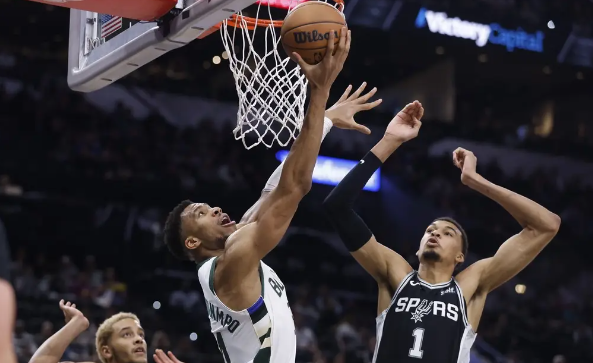 字母哥44+14+7 文班27+9+5帽 利拉德25+10 雄鹿125-121送马刺4连败 字母哥44+14+7 文班27+9+5帽 利拉德25+10 雄鹿125-121送马刺4连败