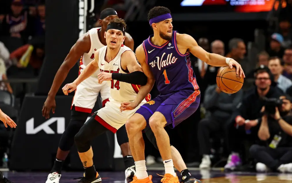 比尔25+8+9 布克20+10 热巴28+11 杜&巴缺阵 太阳113-97力克热火 比尔25+8+9 布克20+10 热巴28+11 杜&巴缺阵 太阳113-97力克热火