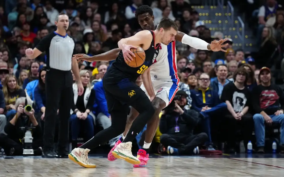 穆雷37分 约基奇4+7+16+5 康宁汉姆伤退 掘金131-114大胜活塞 穆雷37分 约基奇4+7+16+5 康宁汉姆伤退 掘金131-114大胜活塞