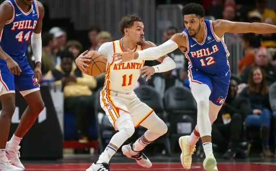 马克西空砍35分恩比德缺战 特雷-杨28+11老鹰加时139-132胜76人 马克西空砍35分恩比德缺战 特雷-杨28+11老鹰加时139-132胜76人