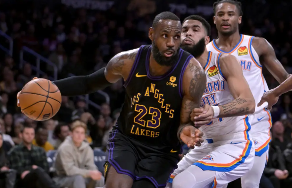 浓眉哥27+15+5 詹姆斯25+7+6 亚历山大24+6 湖人112-105击退雷霆 浓眉哥27+15+5 詹姆斯25+7+6 亚历山大24+6 湖人112-105击退雷霆