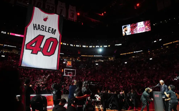 穆雷22+11&连场绝杀 巴特勒25+6 阿德巴约21+9 老鹰109-108险胜热火 穆雷22+11&连场绝杀 巴特勒25+6 阿德巴约21+9 老鹰109-108险胜热火