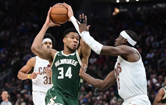 字母哥轰35+18+10利指导28分 雄鹿126-116终结骑士8连胜 字母哥轰35+18+10利指导28分 雄鹿126-116终结骑士8连胜