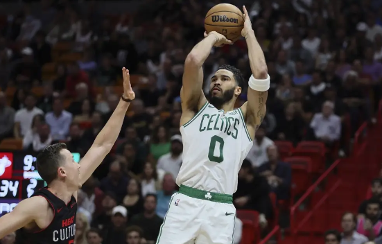 塔图姆26+8巴特勒17分 布朗18分绿军143-110大胜热火 塔图姆26+8巴特勒17分 布朗18分绿军143-110大胜热火