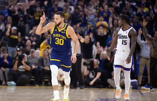 库里空砍33+6送关键失误 巴恩斯39分国王134-133力克勇士 库里空砍33+6送关键失误 巴恩斯39分国王134-133力克勇士