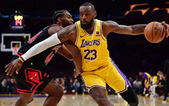 詹姆斯25+12德罗赞空砍32分 浓眉两双湖人141-132胜公牛 詹姆斯25+12德罗赞空砍32分 浓眉两双湖人141-132胜公牛