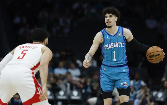 杰伦-格林36+9 惠特摩尔24+11 火箭138-104大胜黄蜂 杰伦-格林36+9 惠特摩尔24+11 火箭138-104大胜黄蜂