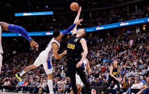 约基奇26+16恩比德缺席MVP之战 掘金111-105险胜残阵76人 约基奇26+16恩比德缺席MVP之战 掘金111-105险胜残阵76人