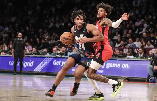 托马斯轰37分申京格林空砍两双 篮网106-104险遭火箭大逆转 托马斯轰37分申京格林空砍两双 篮网106-104险遭火箭大逆转