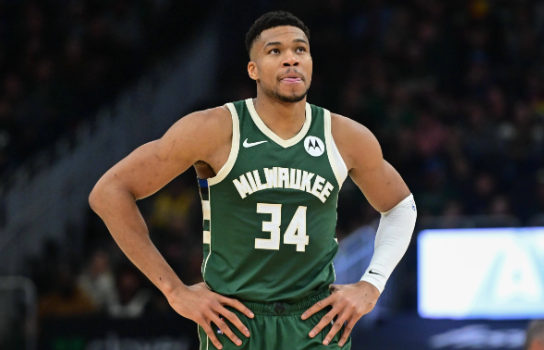 雄鹿120-84轻取黄蜂,利拉德26+4+8,字母15+15 雄鹿120-84轻取黄蜂,利拉德26+4+8,字母15+15