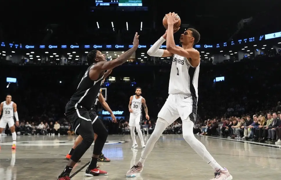 施罗德首秀15+12 托马斯25分 文班21分 篮网123-103送马刺7连败 施罗德首秀15+12 托马斯25分 文班21分 篮网123-103送马刺7连败