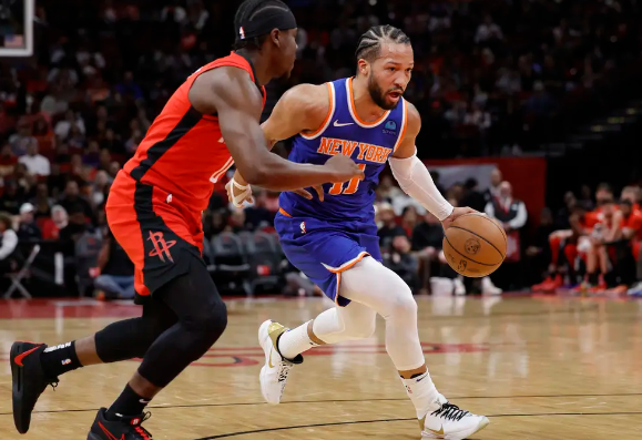 狄龙23+4&三分7中6 霍勒迪罚球绝杀 布伦森27+7 火箭105-103胜尼克斯 狄龙23+4&三分7中6 霍勒迪罚球绝杀 布伦森27+7 火箭105-103胜尼克斯