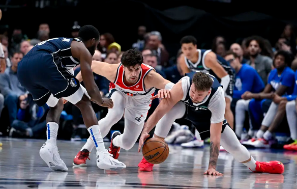 东契奇三双 欧文26+7 库兹马23+8 独行侠112-104逆转奇才迎5连胜 东契奇三双 欧文26+7 库兹马23+8 独行侠112-104逆转奇才迎5连胜