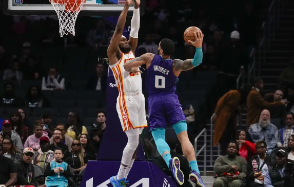 米勒26分 特雷-曼恩21+8+6 亨特21分 黄蜂122-99力擒老鹰取3连胜 米勒26分 特雷-曼恩21+8+6 亨特21分 黄蜂122-99力擒老鹰取3连胜