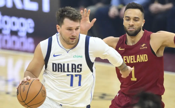 NBA-斯特鲁后场神仙三分绝杀 东契奇45+9+14 骑士121-119神奇逆转独行侠 NBA-斯特鲁后场神仙三分绝杀 东契奇45+9+14 骑士121-119神奇逆转独行侠