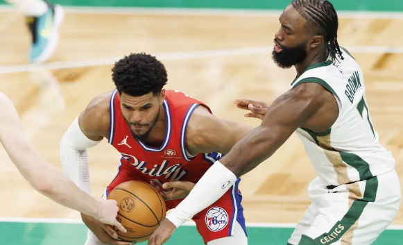 獭兔29+11+8 布朗31+6 马克西32+5 绿军117-99胜76人迎9连胜 獭兔29+11+8 布朗31+6 马克西32+5 绿军117-99胜76人迎9连胜