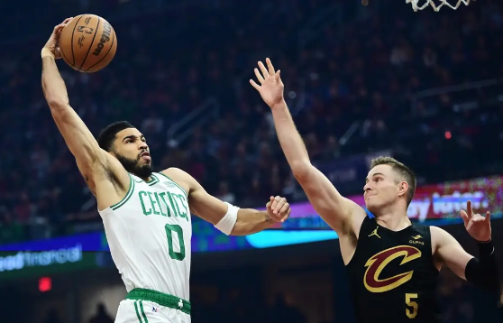 双探花空砍47分加兰16+11 米切尔缺阵骑士105-104终结绿军11连胜 双探花空砍47分加兰16+11 米切尔缺阵骑士105-104终结绿军11连胜