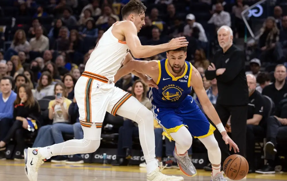 库里文班缺阵克莱空砍27分 勇士113-126不敌马刺遭遇2连败 库里文班缺阵克莱空砍27分 勇士113-126不敌马刺遭遇2连败