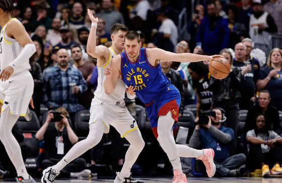 约基奇26+8穆雷爆砍37+7 掘金主场142-121大胜爵士 约基奇26+8穆雷爆砍37+7 掘金主场142-121大胜爵士