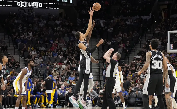 保罗19+9+8 库明加22+5 文班亚马27+14 勇士112-102复仇马刺 保罗19+9+8 库明加22+5 文班亚马27+14 勇士112-102复仇马刺