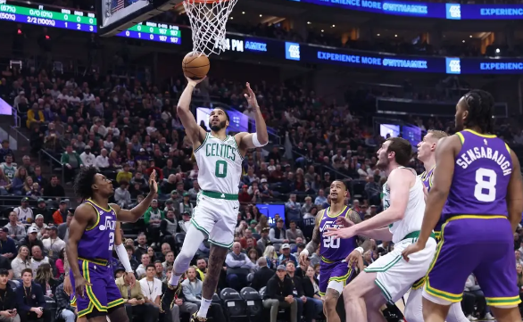 獭兔38+6 怀特7记三分 基昂特-乔治26+6 绿军123-107力克爵士迎3连胜 獭兔38+6 怀特7记三分 基昂特-乔治26+6 绿军123-107力克爵士迎3连胜