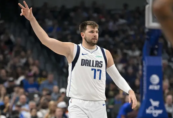 欧文23+8+10 东契奇21+9&伤退 库明加27分 独行侠109-99轻取勇士 欧文23+8+10 东契奇21+9&伤退 库明加27分 独行侠109-99轻取勇士