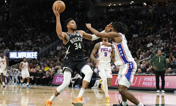 字母哥32+11+7 利拉德17+9 马克西30分 雄鹿114-105逆转76人 字母哥32+11+7 利拉德17+9 马克西30分 雄鹿114-105逆转76人