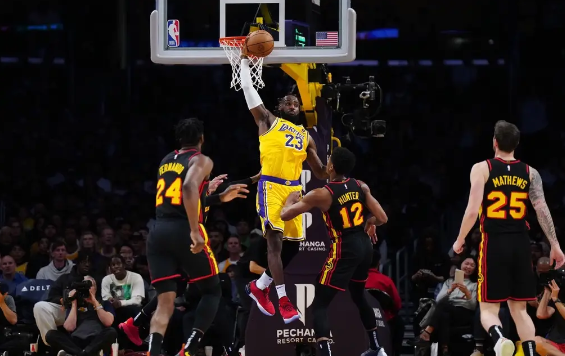 詹姆斯25+10约翰逊25分 浓眉22+15湖人139-105大胜老鹰 詹姆斯25+10约翰逊25分 浓眉22+15湖人139-105大胜老鹰