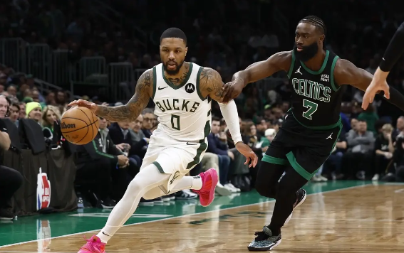 塔图姆31+8利拉德空砍32分 凯尔特人122-119险胜雄鹿夺7连胜 塔图姆31+8利拉德空砍32分 凯尔特人122-119险胜雄鹿夺7连胜