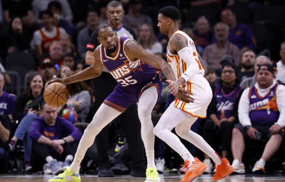 太阳128-115逆转老鹰升第七 杜兰特2000三分里程碑 布克30分献制胜球 太阳128-115逆转老鹰升第七 杜兰特2000三分里程碑 布克30分献制胜球