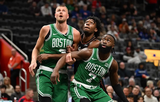 布朗高效33分塔图姆缺阵 绿军客场129-102轻取活塞夺8连胜 布朗高效33分塔图姆缺阵 绿军客场129-102轻取活塞夺8连胜