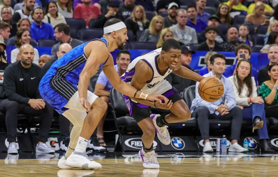 福克斯31分班凯罗22+7 小萨准三双国王109-107险胜魔术 福克斯31分班凯罗22+7 小萨准三双国王109-107险胜魔术