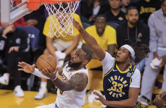 詹姆斯26分浓眉狂轰36+16 湖人150-145险胜步行者迎3连胜 詹姆斯26分浓眉狂轰36+16 湖人150-145险胜步行者迎3连胜