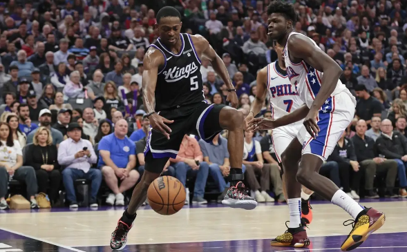 小萨三双&破连续两双纪录 马克西29分 国王108-96击败76人 小萨三双&破连续两双纪录 马克西29分 国王108-96击败76人