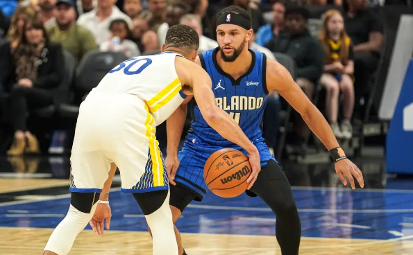 库里关键5分&全场17+10 追梦首节遭逐 勇士101-93力克魔术 库里关键5分&全场17+10 追梦首节遭逐 勇士101-93力克魔术